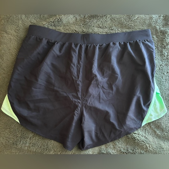 Under Armor Athletic Shorts - Picture 2 of 5